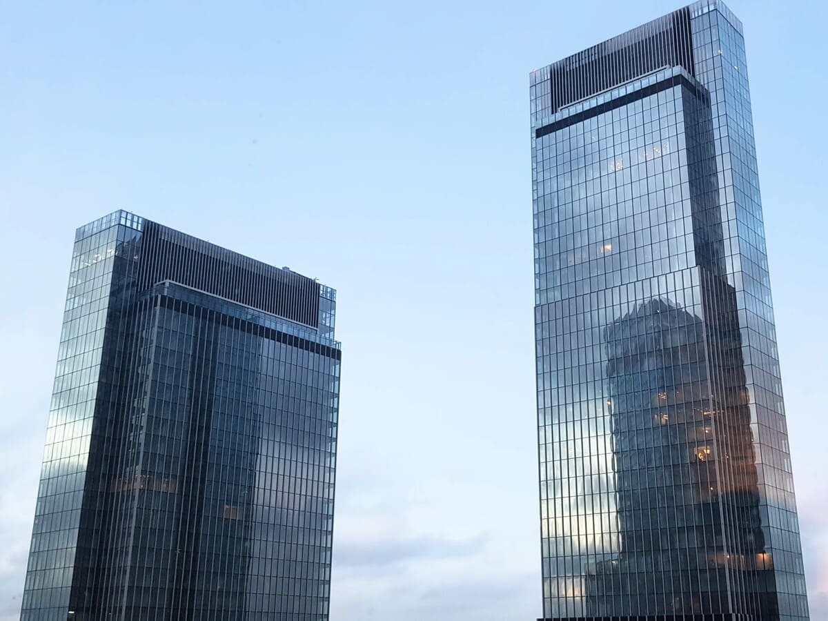 Офисы от 950 до 1100 кв.м. в аренду и продажу в Москве и Московской области